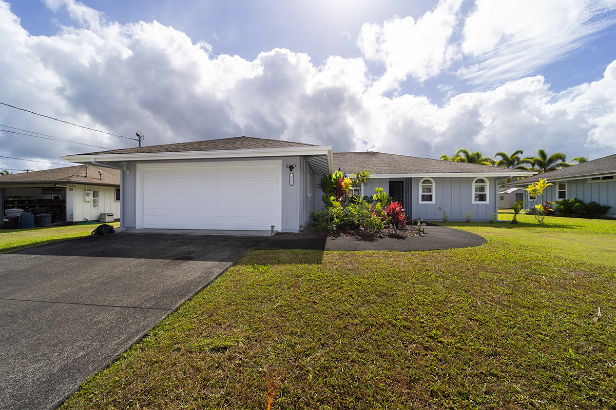 189 Noelani Loop, Unit 1 Hilo, HI 96720 - Photo 1 of 29 a front view of house with yard and car parked