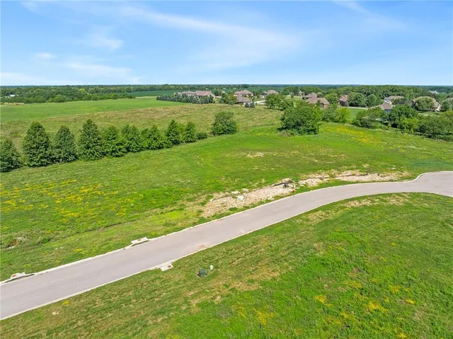 $225,000 | 13215 Winner's Circle, Smithville, MO 64089