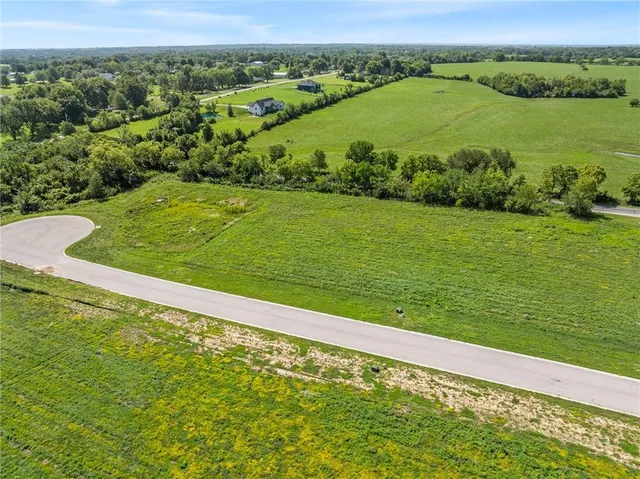 $225,000 | 13215 Winner's Circle, Smithville, MO 64089