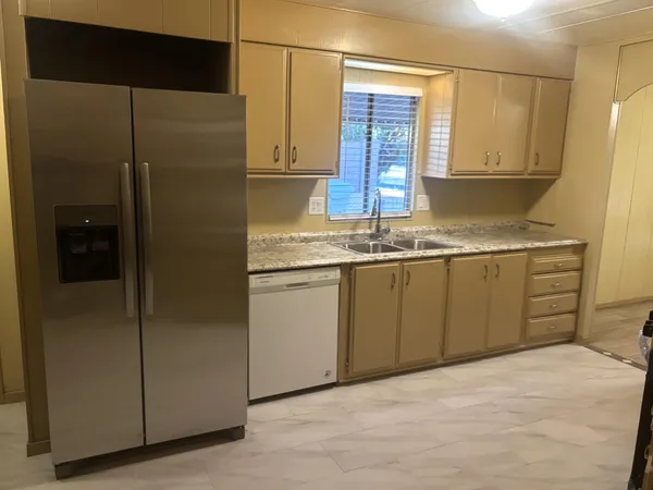 $1,695 | 6620 West Eva Street, Glendale, AZ 85302