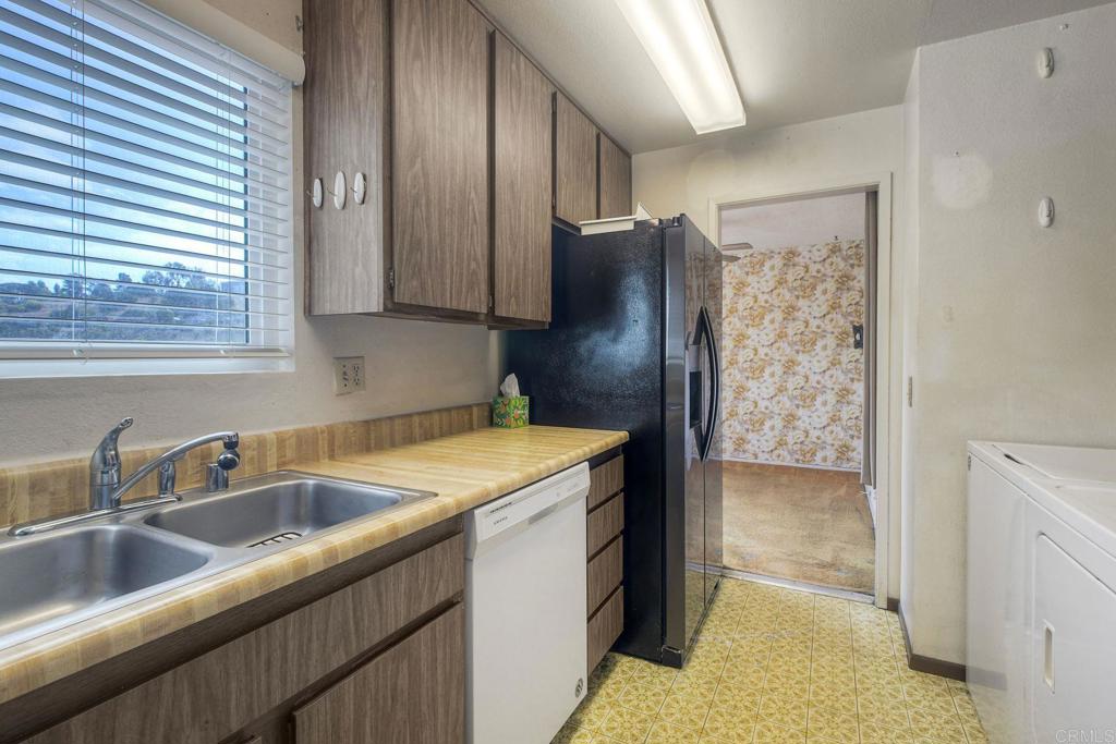 1344 Panorama Ridge Road Oceanside, CA 92056 - Photo 10 of 25 Gallery Image 10