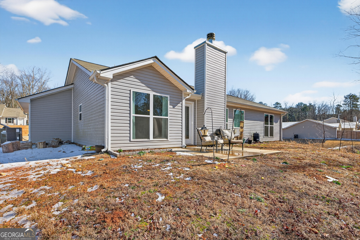 142 Rolling Wds Lane, Unit 29 Colbert, GA 30628 - Photo 13 of 34 a front view of a house with a yard and seating space
