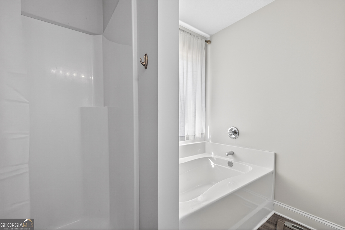 142 Rolling Wds Lane, Unit 29 Colbert, GA 30628 - Photo 7 of 34 a bathroom with a bathtub and shower