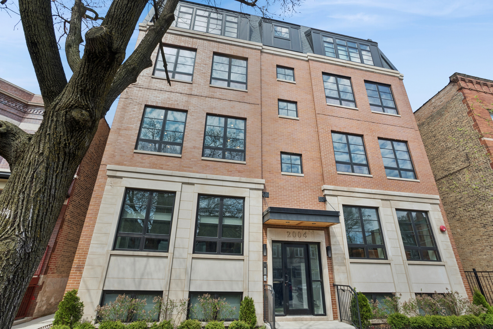 2004 West Addison Street, Unit 2W Chicago, IL 60618 - Photo 1 of 18