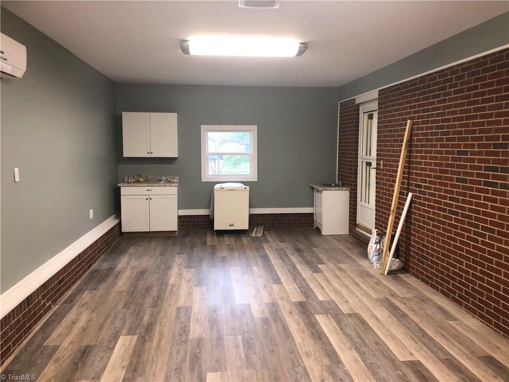 1142 Hedgecock Road High Point, NC 27265 - Photo 10 of 29 Gallery Image 10