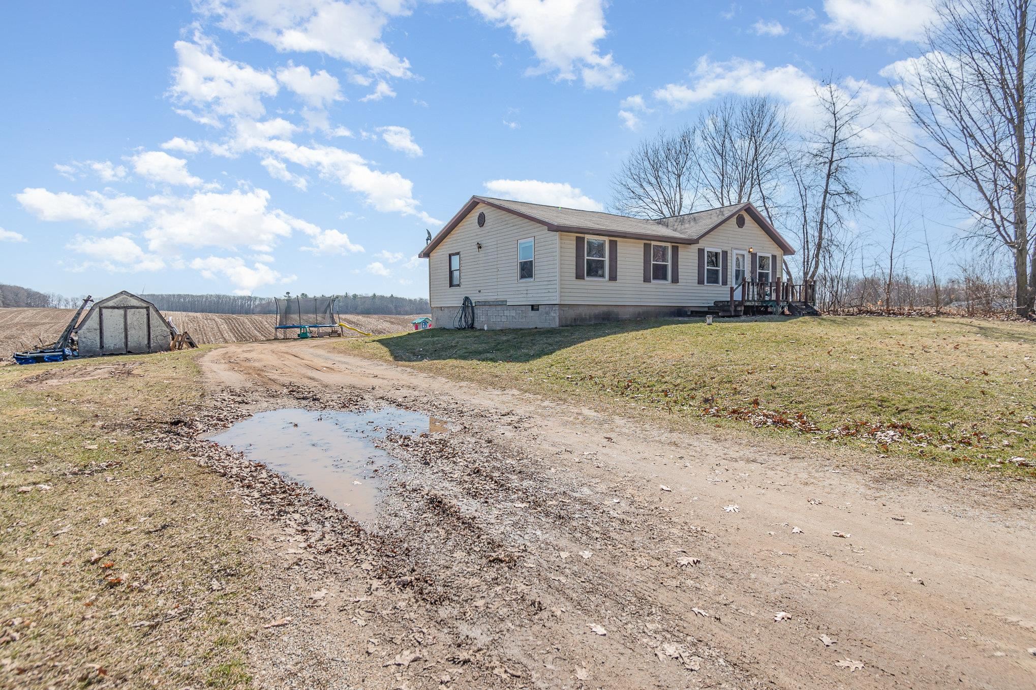 704 North Littlefield Road Weidman, MI 48893 - Photo 2 of 16 1931807-5380001f-3de7-435c-9e72-c2aa65a27fd3.JPG