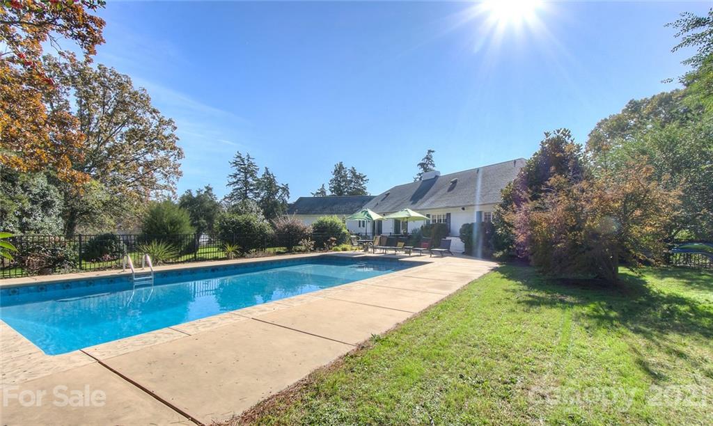 6955 Old Providence Road Charlotte, NC 28226 - Photo 33 of 44 a view of a backyard