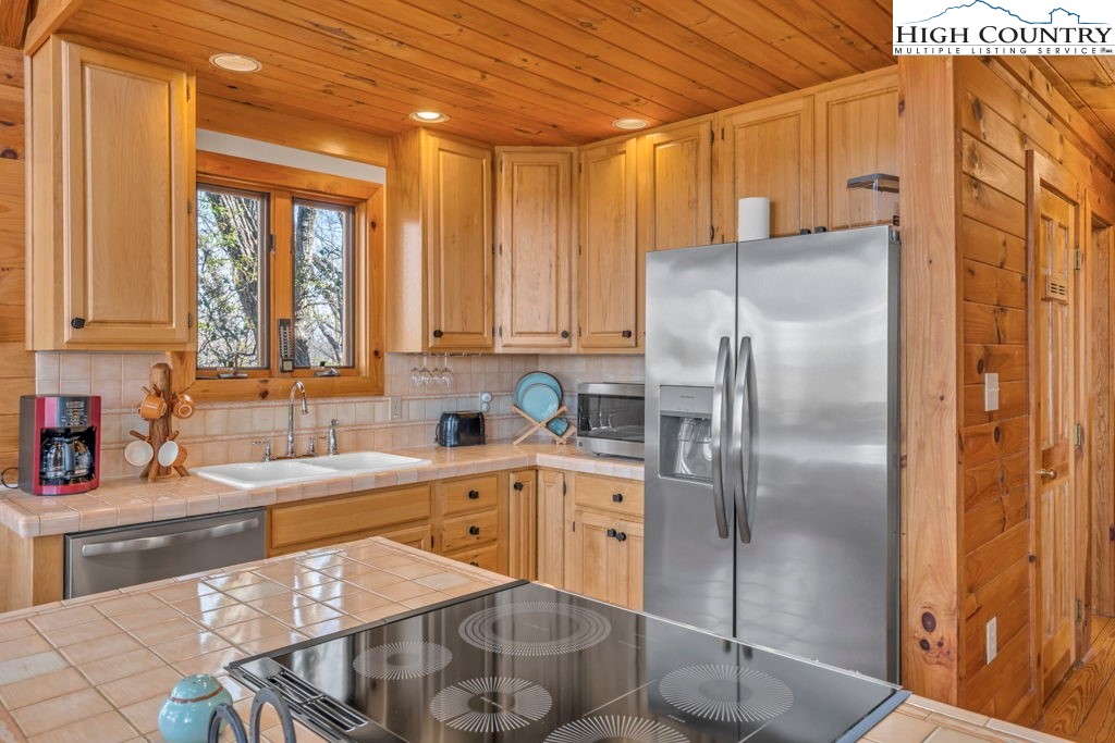2095 Elk Ridge Road Ferguson, NC 28624 - Photo 23 of 34 a kitchen with stainless steel appliances granite countertop a refrigerator and a sink