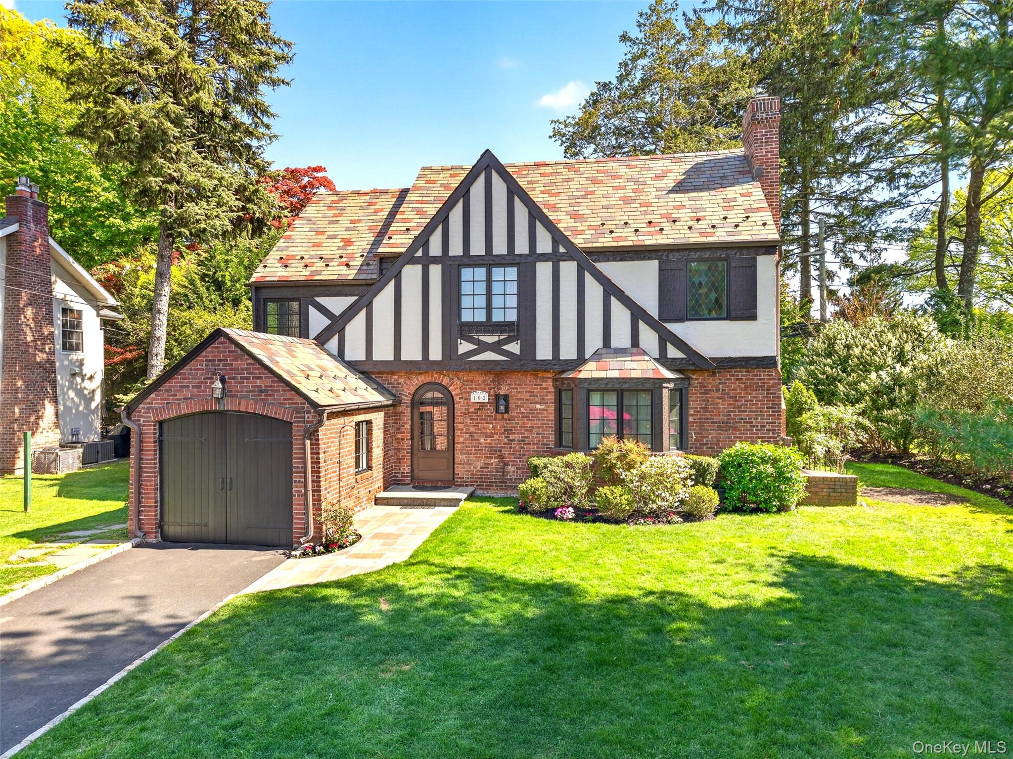 102 Quaker Ridge Road Manhasset, NY 11030 - Photo 1 of 25