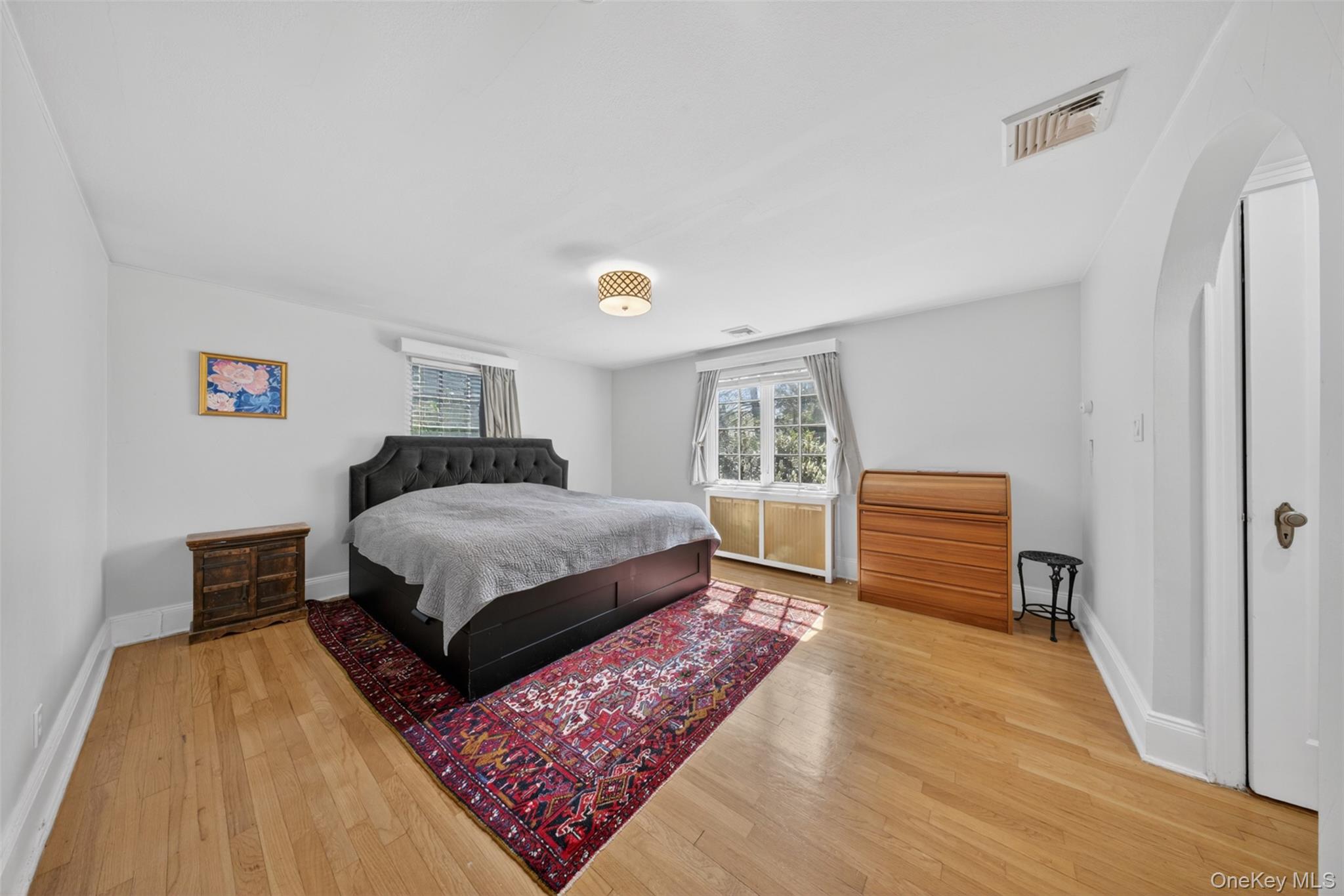 102 Quaker Ridge Road Manhasset, NY 11030 - Photo 12 of 25