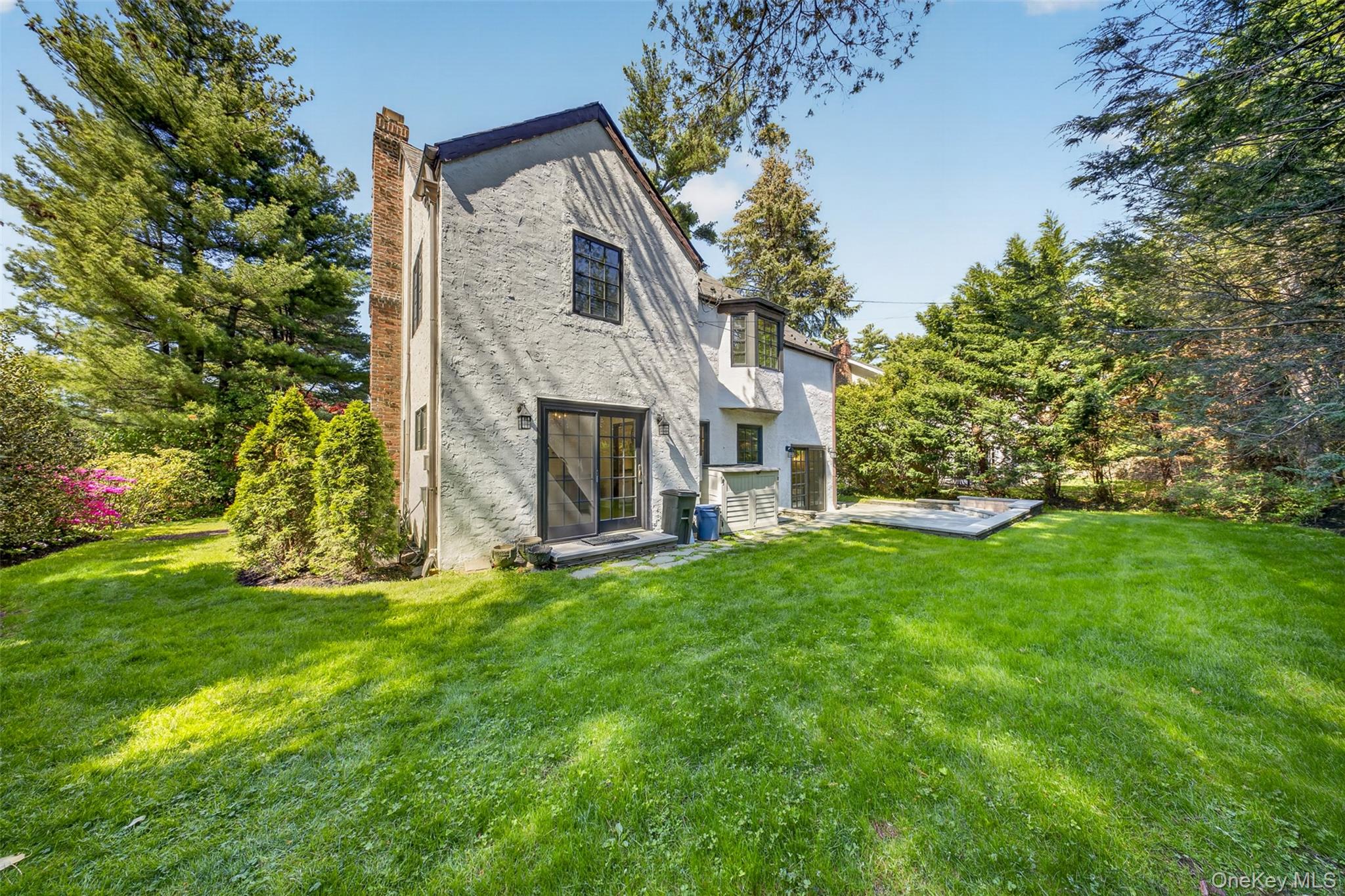 102 Quaker Ridge Road Manhasset, NY 11030 - Photo 20 of 25