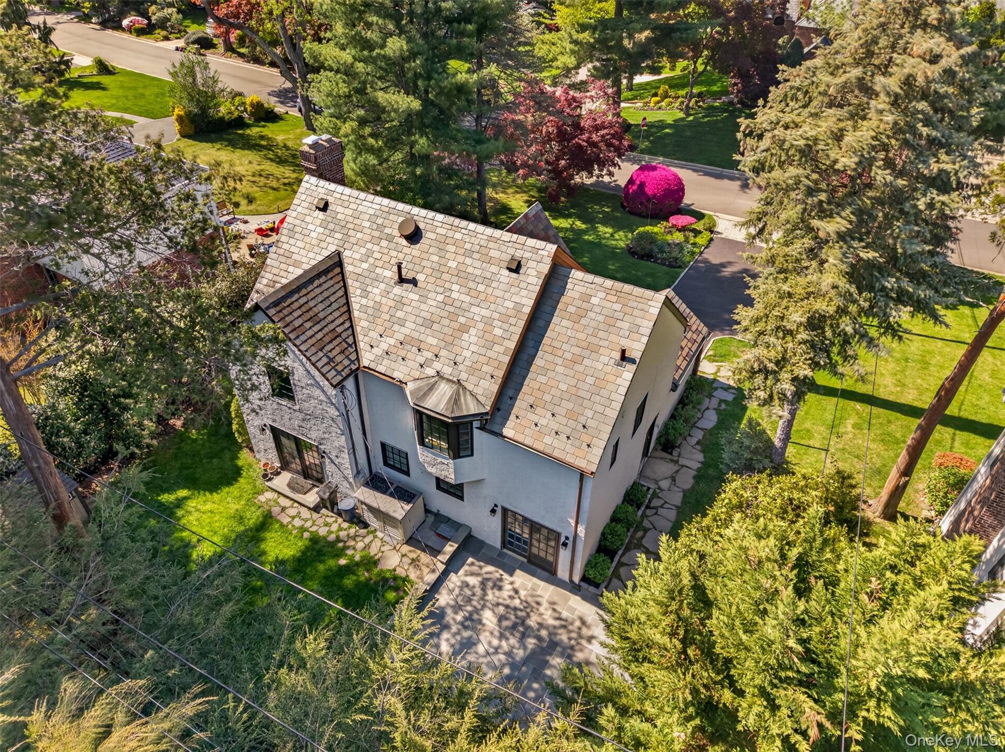 102 Quaker Ridge Road Manhasset, NY 11030 - Photo 21 of 25