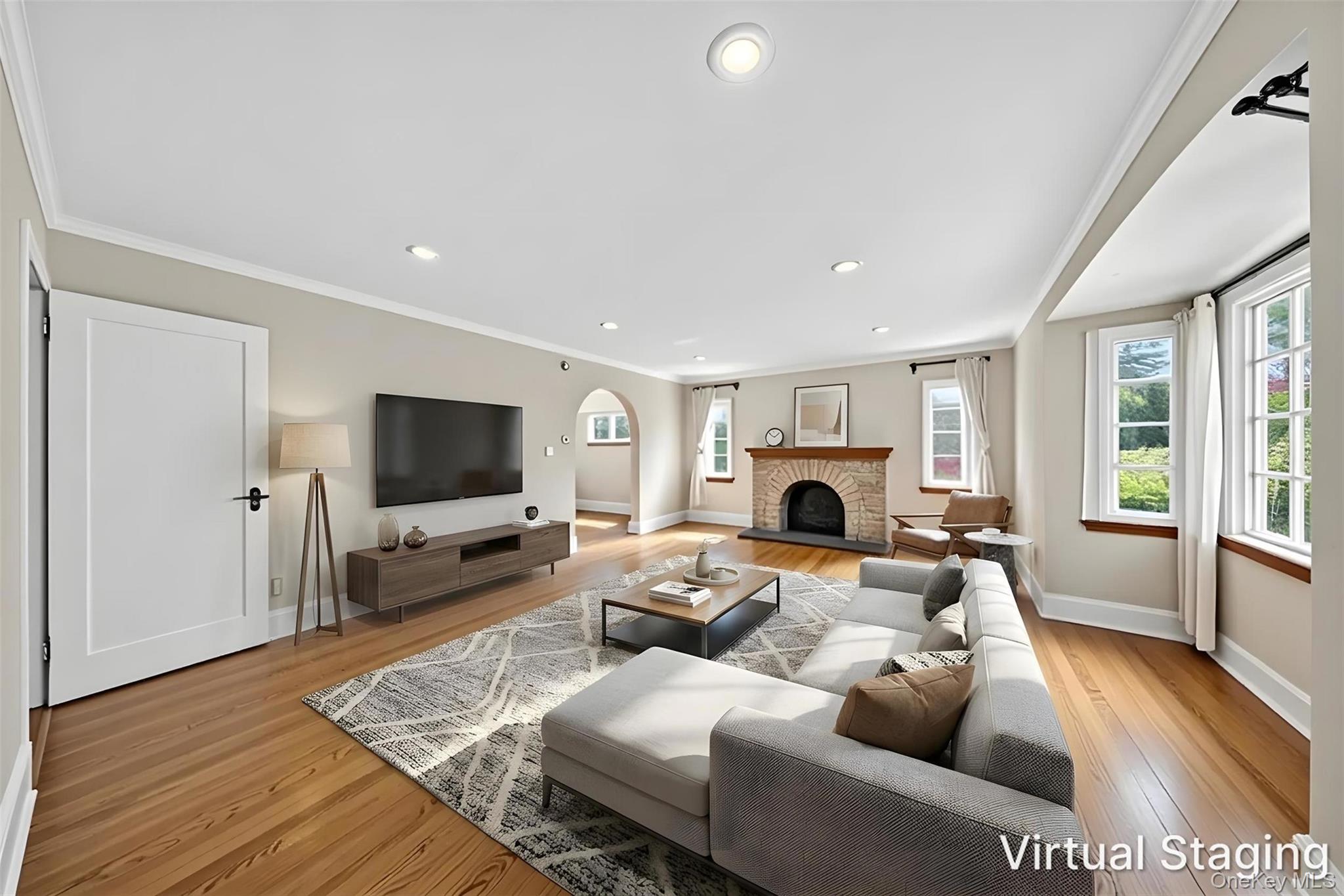 102 Quaker Ridge Road Manhasset, NY 11030 - Photo 3 of 25