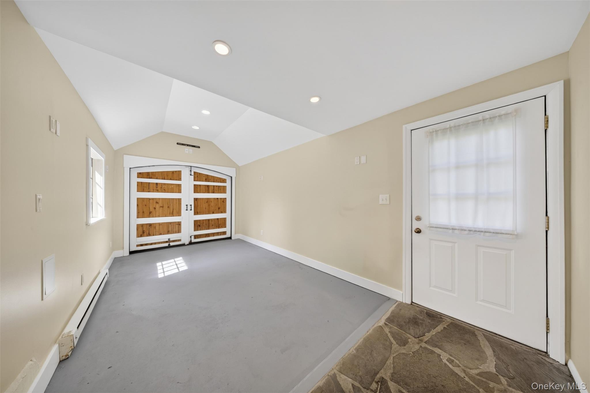 102 Quaker Ridge Road Manhasset, NY 11030 - Photo 10 of 25