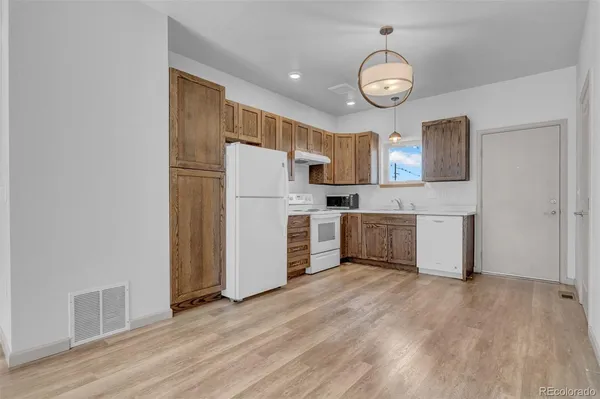 $2,800 | 5 East 51st Avenue, Denver, CO 80216