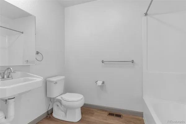 $2,800 | 5 East 51st Avenue, Denver, CO 80216