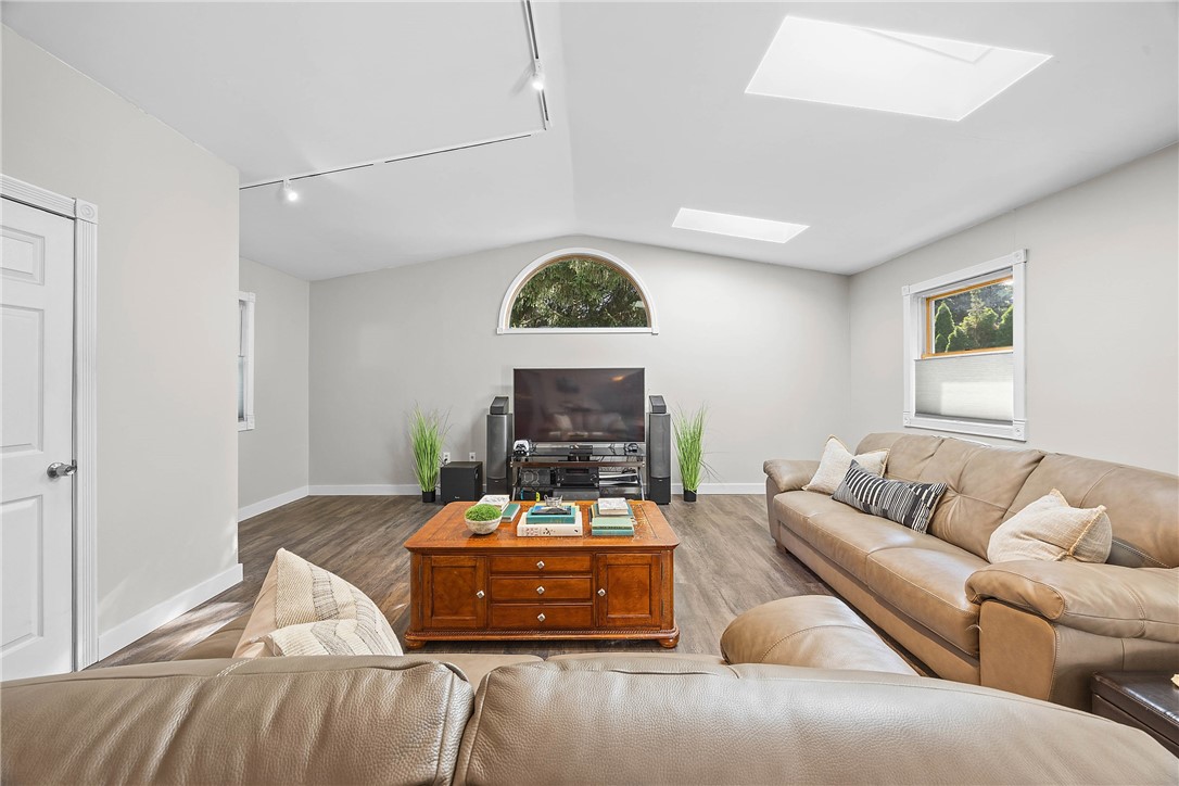 171 Pardee Road Irondequoit, NY 14609 - Photo 11 of 47