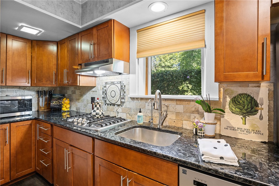 171 Pardee Road Irondequoit, NY 14609 - Photo 12 of 47