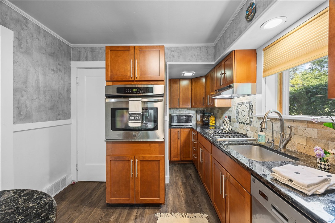 171 Pardee Road Irondequoit, NY 14609 - Photo 17 of 47