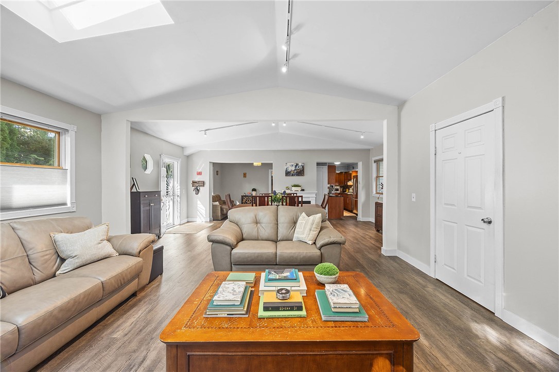 171 Pardee Road Irondequoit, NY 14609 - Photo 18 of 47