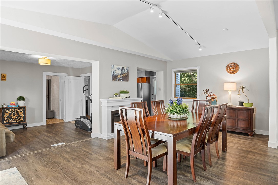 171 Pardee Road Irondequoit, NY 14609 - Photo 2 of 47