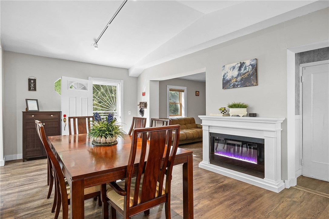 171 Pardee Road Irondequoit, NY 14609 - Photo 3 of 47