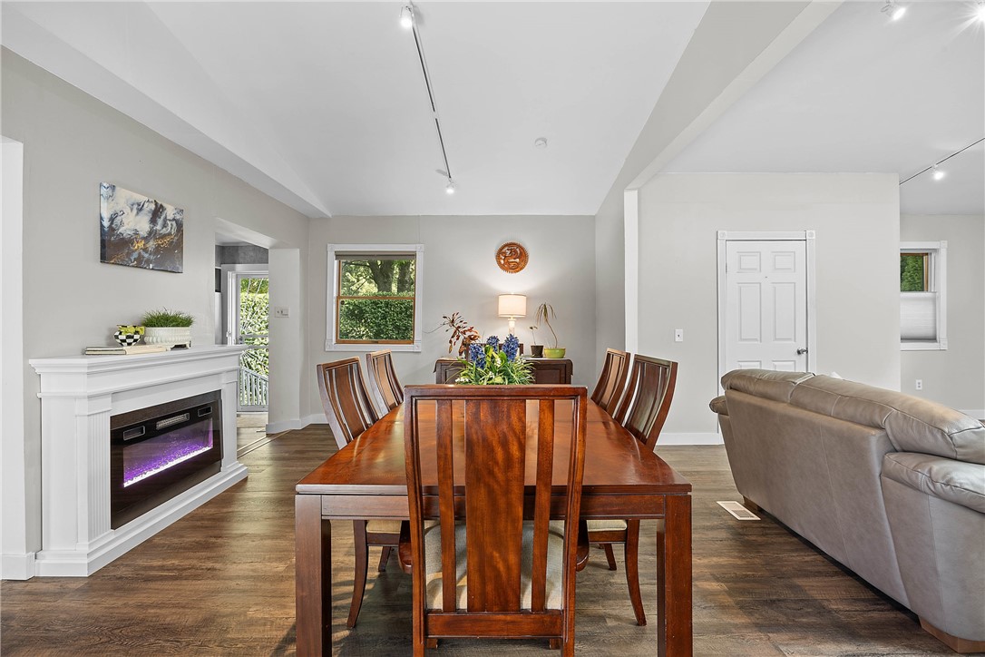 171 Pardee Road Irondequoit, NY 14609 - Photo 5 of 47