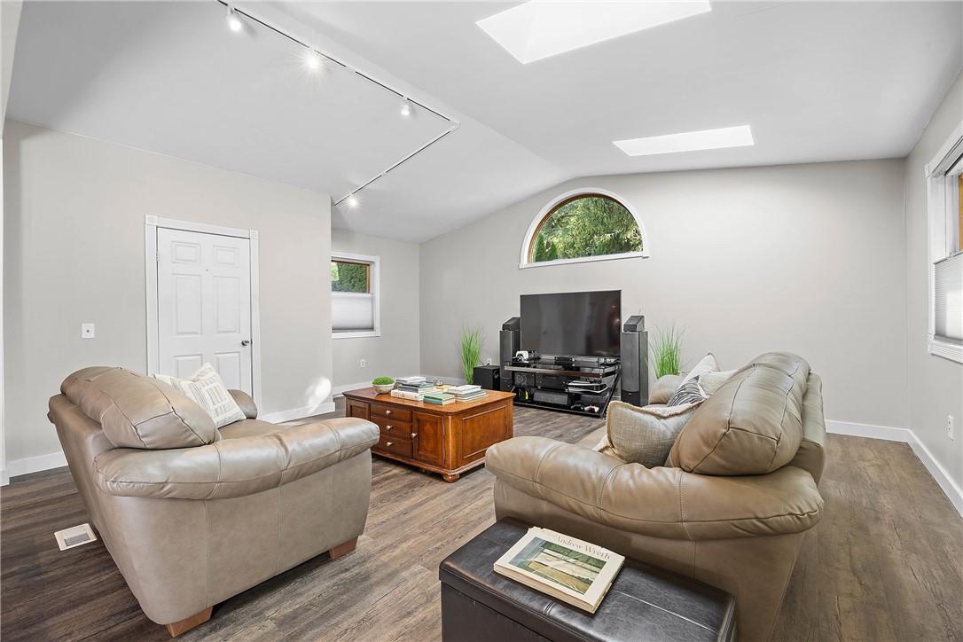 171 Pardee Road Irondequoit, NY 14609 - Photo 7 of 47