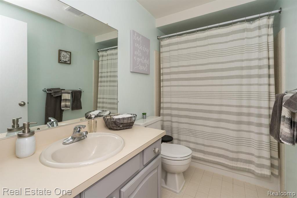 1918 Burning Bush Court Rochester Hills, MI 48309 - Photo 22 of 32