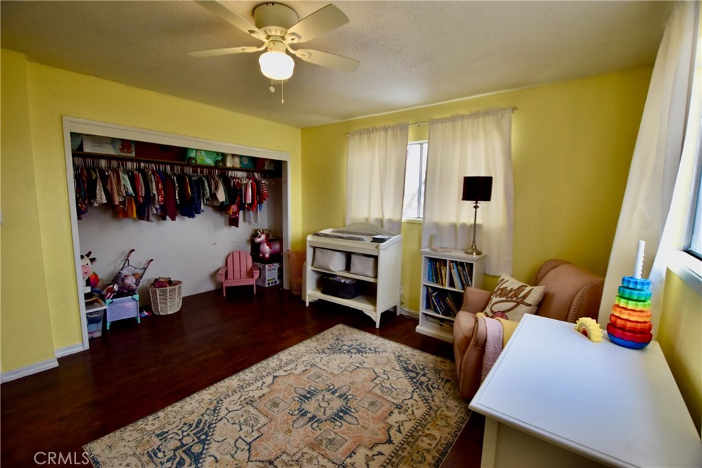 935 Truttman Lane Grenada, CA 96038 - Photo 14 of 44 a living room with furniture and a fireplace