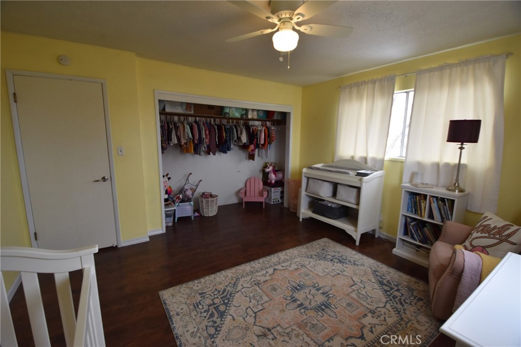 935 Truttman Lane Grenada, CA 96038 - Photo 22 of 44 a bed room with a bed and a television