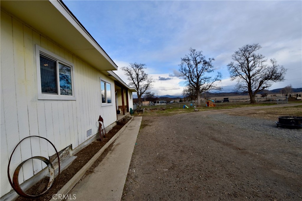 935 Truttman Lane Grenada, CA 96038 - Photo 35 of 44 a backyard of a house with table and chairs