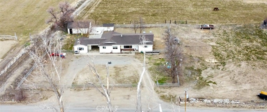 935 Truttman Lane Grenada, CA 96038 - Photo 38 of 44 a bathroom with a shower