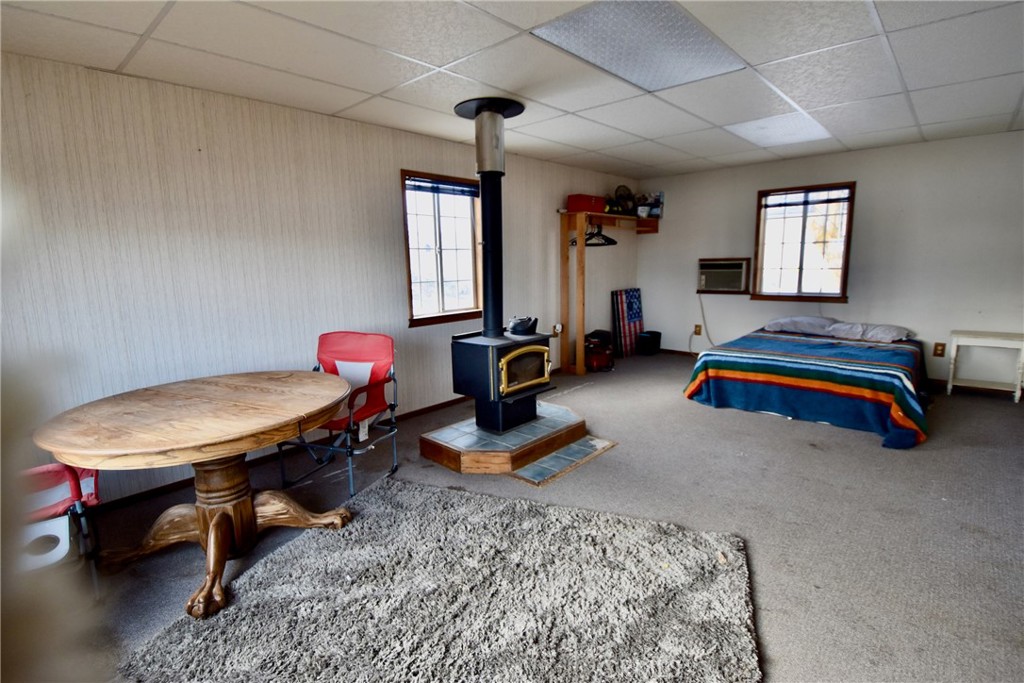 935 Truttman Lane Grenada, CA 96038 - Photo 40 of 44 a room with furniture gym equipment and a window