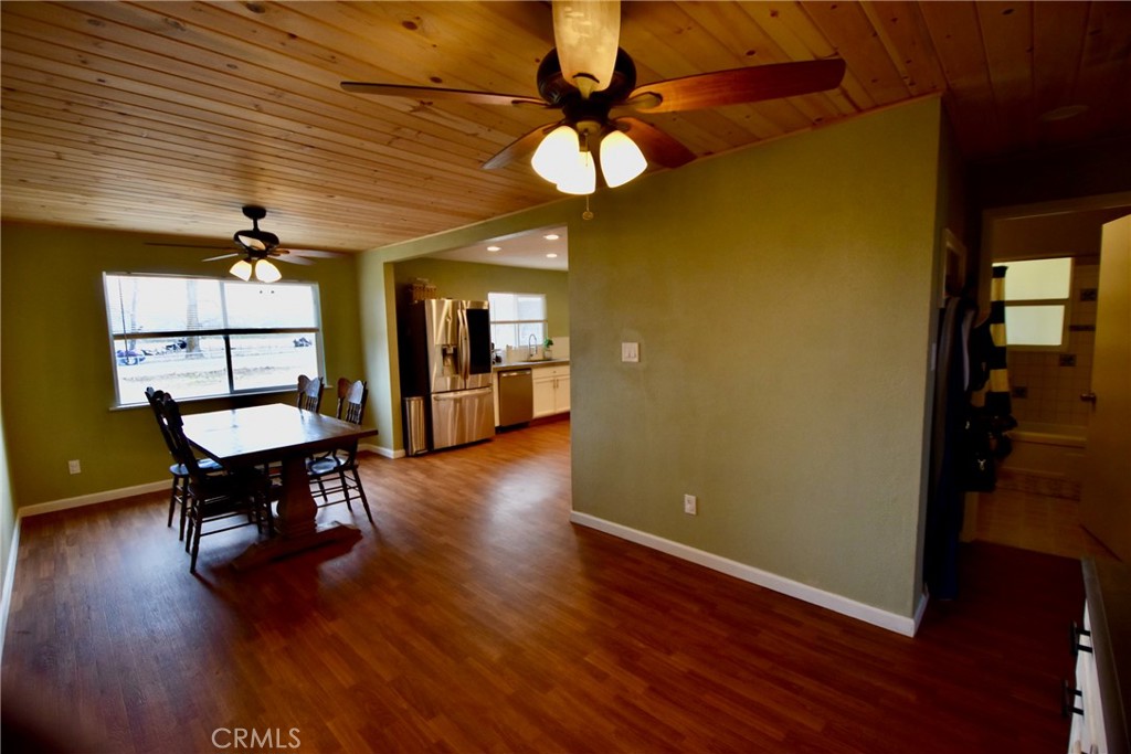935 Truttman Lane Grenada, CA 96038 - Photo 6 of 44 a living room with furniture and a wooden floor