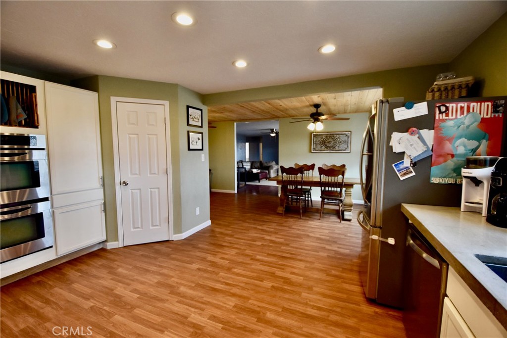 935 Truttman Lane Grenada, CA 96038 - Photo 10 of 44 a view of a living room