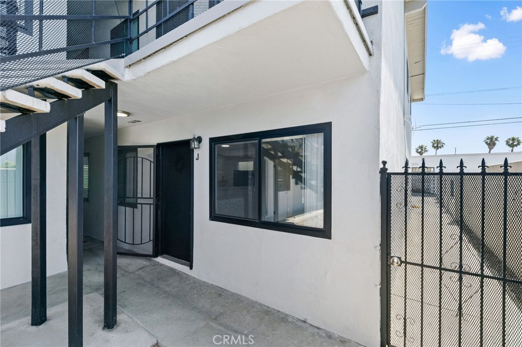 1242 Cedar Avenue Long Beach, CA 90813 - Photo 11 of 22 a view of entryway