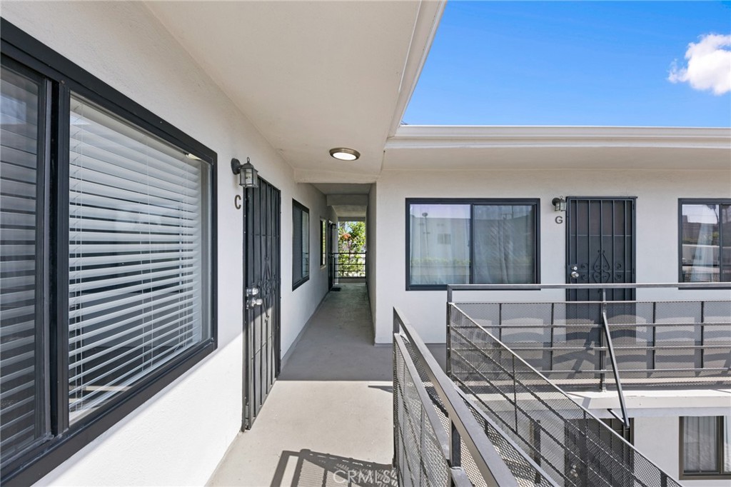 1242 Cedar Avenue Long Beach, CA 90813 - Photo 18 of 22 a view of a living room and entryway