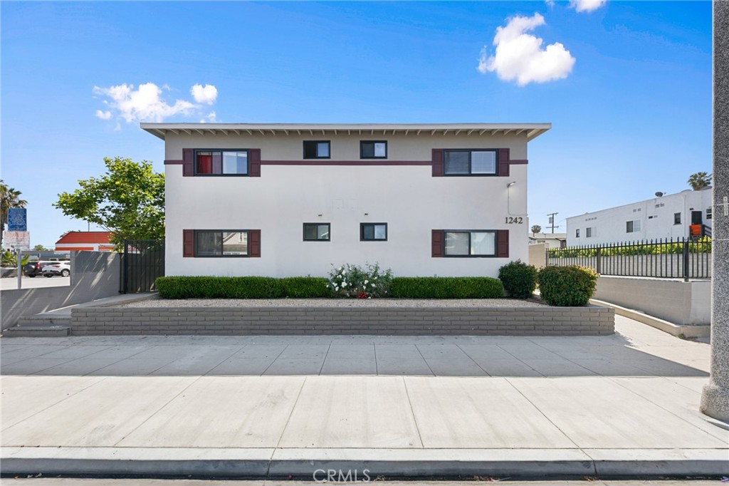 1242 Cedar Avenue Long Beach, CA 90813 - Photo 3 of 22 a front view of a house with a yard