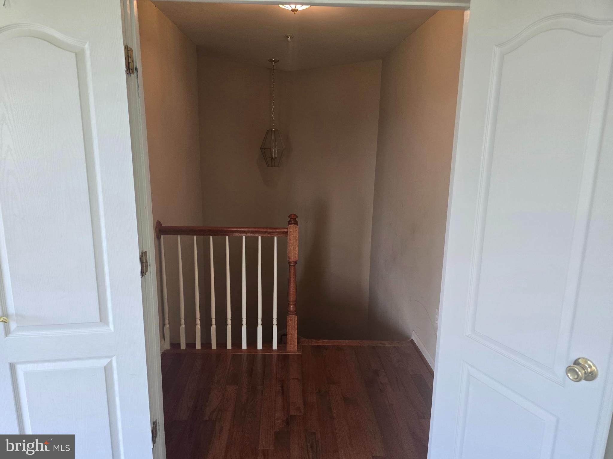 102 Royal Bonnet Place Frederick, MD 21702 - Photo 17 of 23 a view of a hallway