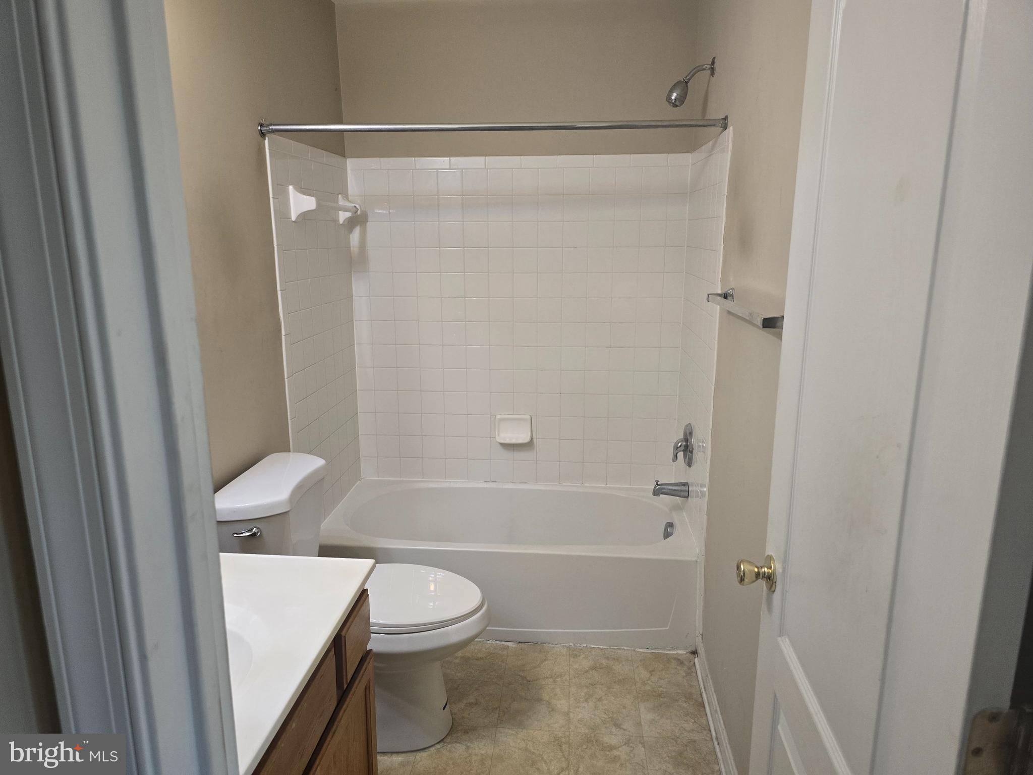 102 Royal Bonnet Place Frederick, MD 21702 - Photo 7 of 23 a bathroom with a shower a toilet and a sink