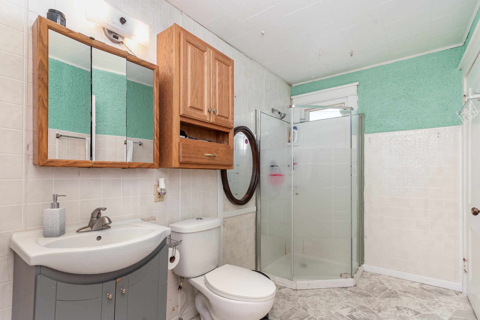 1311 Kane Street Aurora, IL 60505 - Photo 7 of 13 a bathroom with a toilet sink and shower