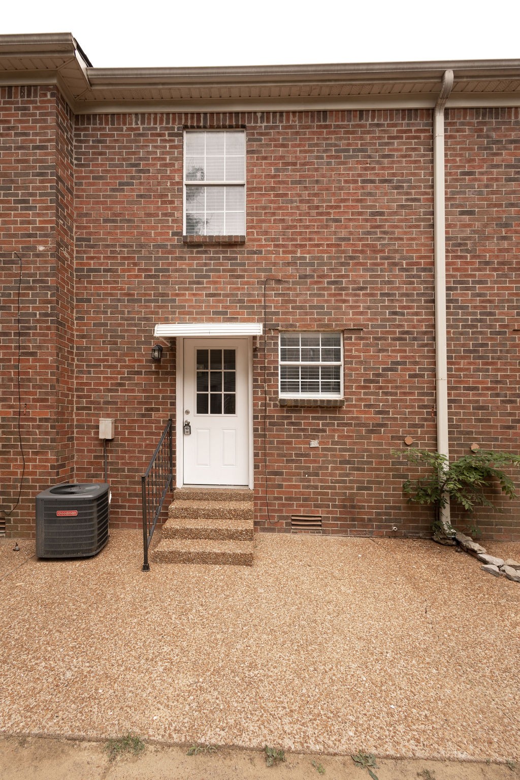 616 Castlegate Drive Nashville, TN 37217 - Photo 19 of 19 a front view of a house with stairs