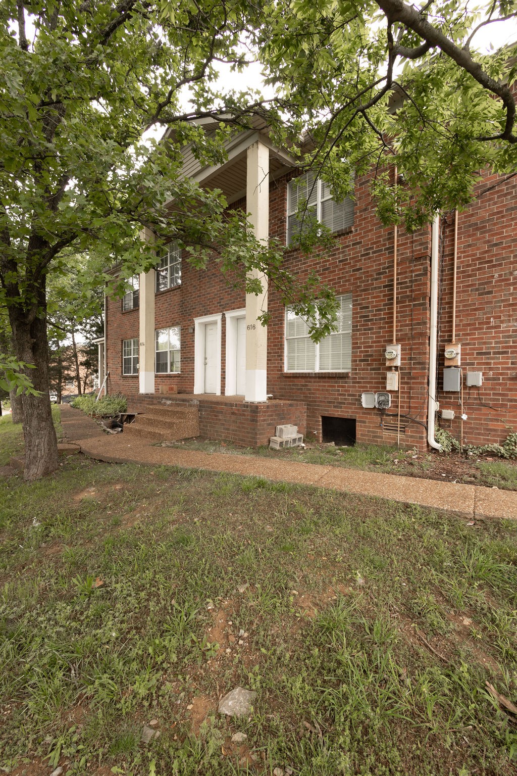 616 Castlegate Drive Nashville, TN 37217 - Photo 4 of 19 a front view of a house with a yard