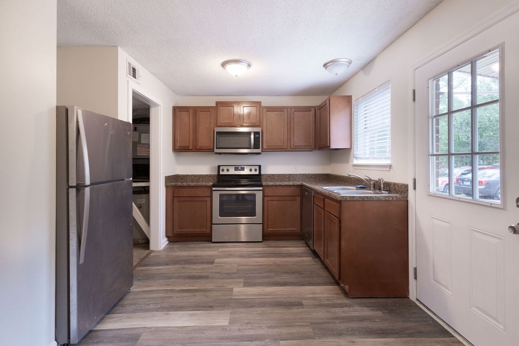 616 Castlegate Drive Nashville, TN 37217 - Photo 9 of 19 a kitchen with stainless steel appliances granite countertop a refrigerator stove and sink