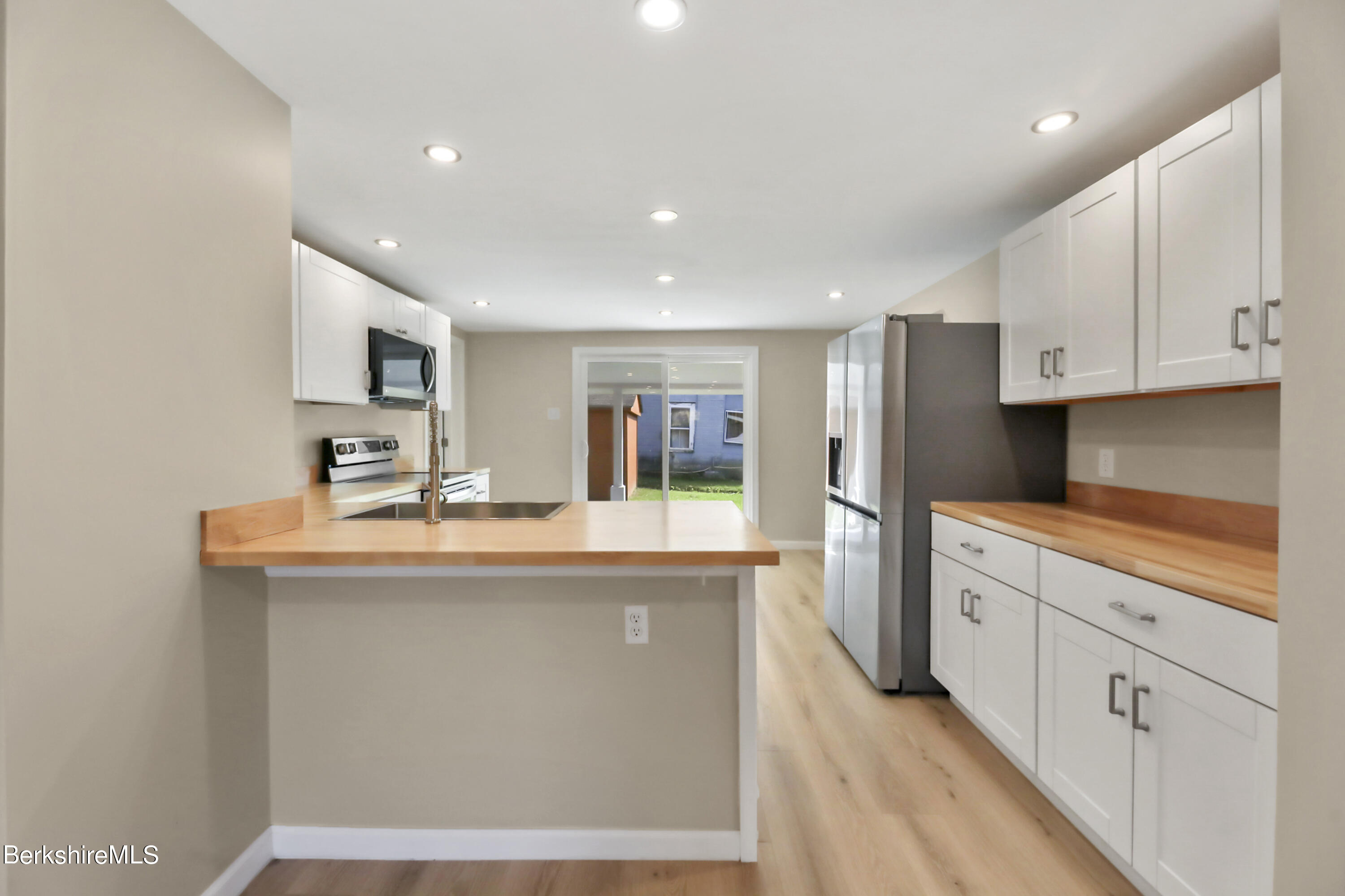 656 Reservoir Road North Adams, MA 01247 - Photo 8 of 34 Kitchen