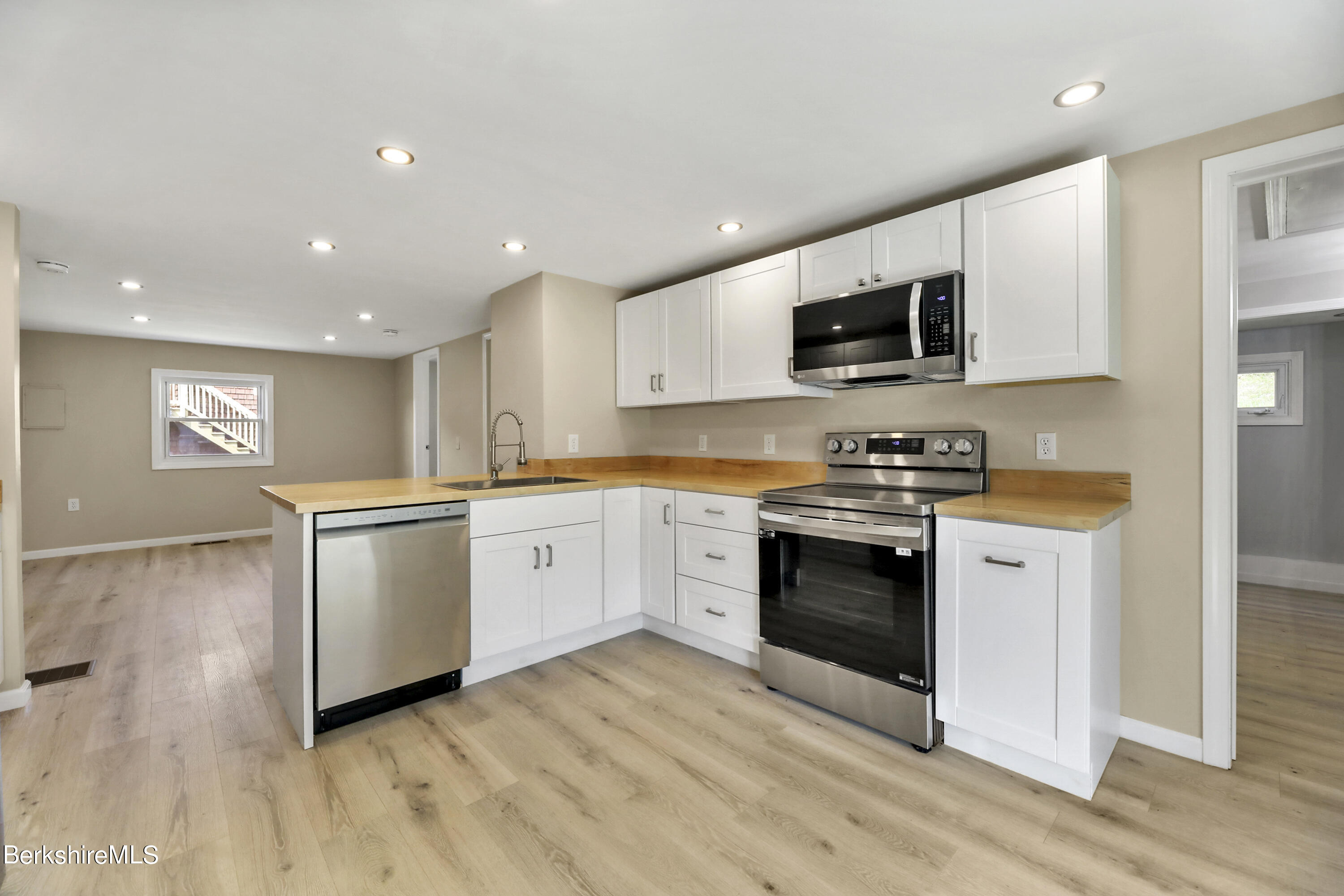 656 Reservoir Road North Adams, MA 01247 - Photo 10 of 34 Kitchen