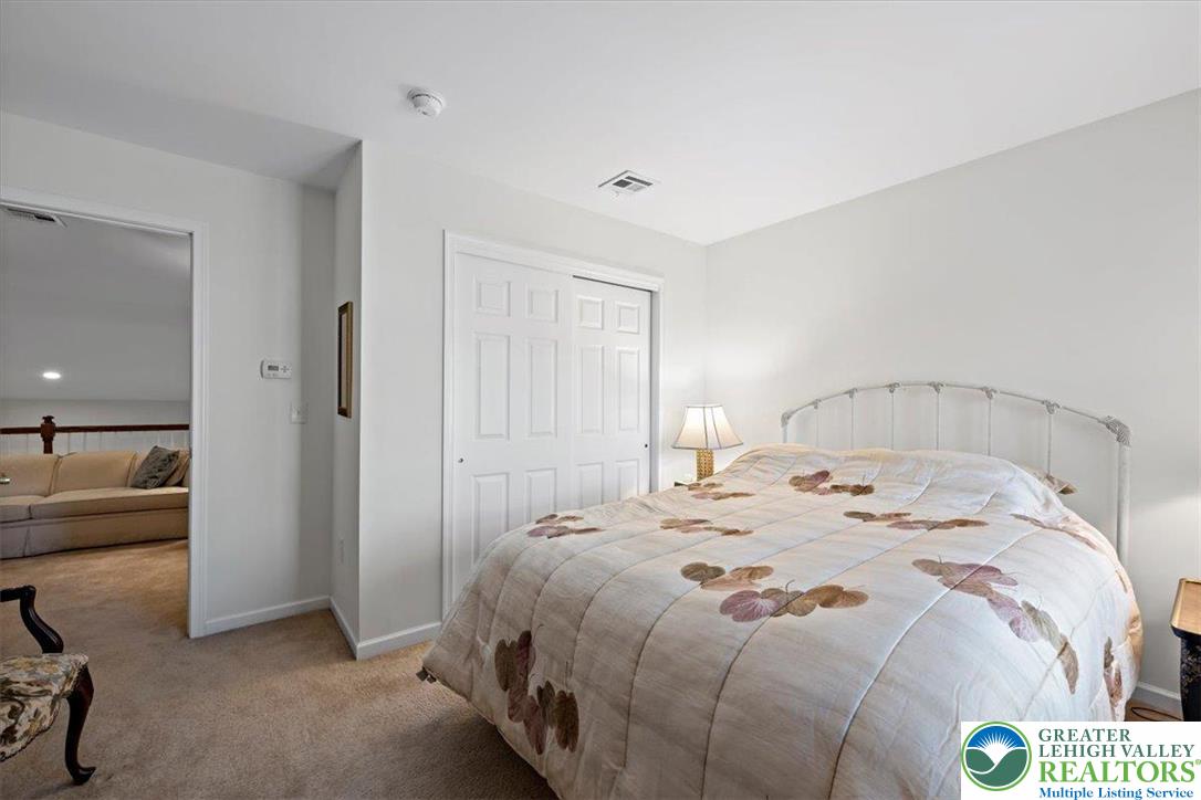400 Inverness Circle Easton, PA 18042 - Photo 19 of 47 guest bed