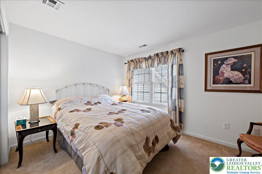 400 Inverness Circle Easton, PA 18042 - Photo 20 of 47 guest bed