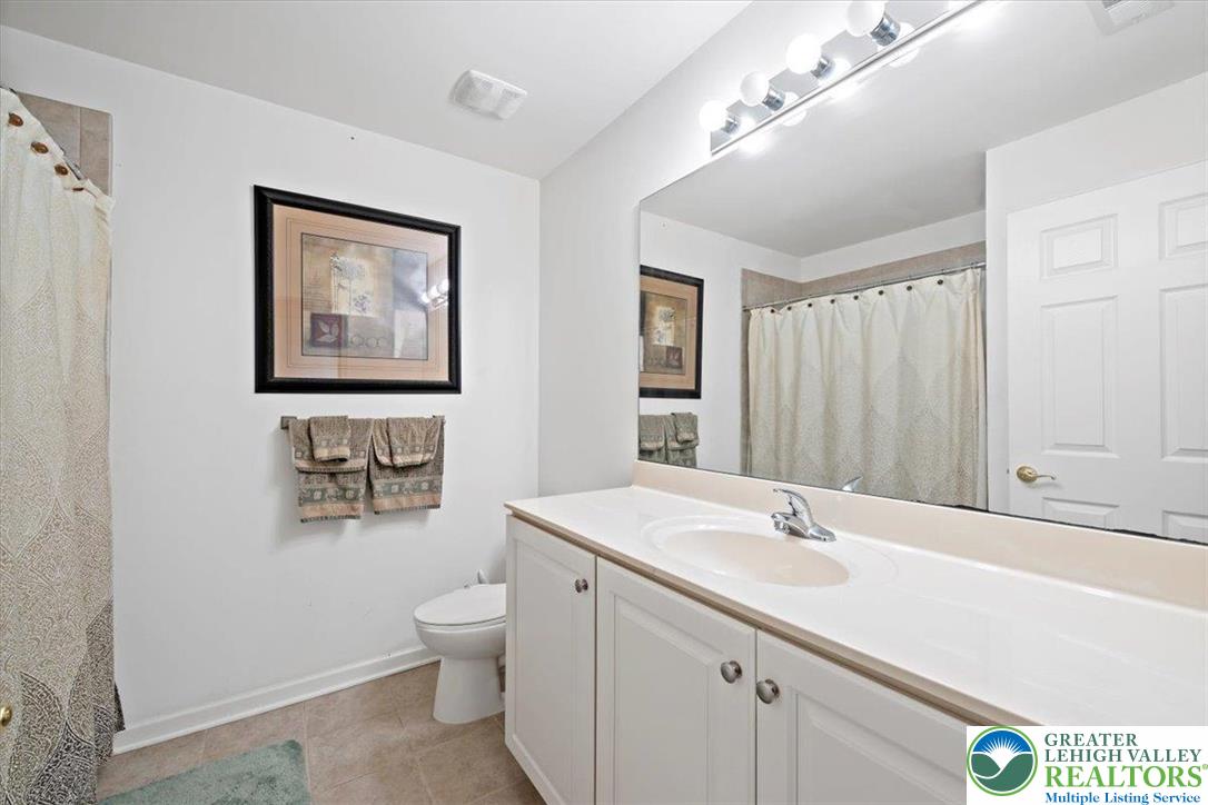 400 Inverness Circle Easton, PA 18042 - Photo 22 of 47 bathroom